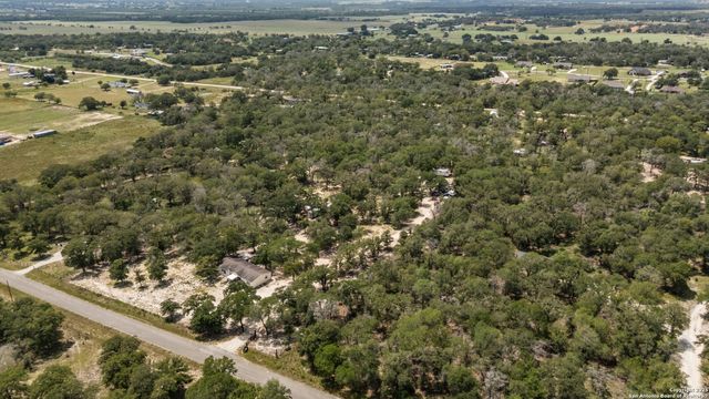 129 Kothmann Rd, La Vernia, TX 78121