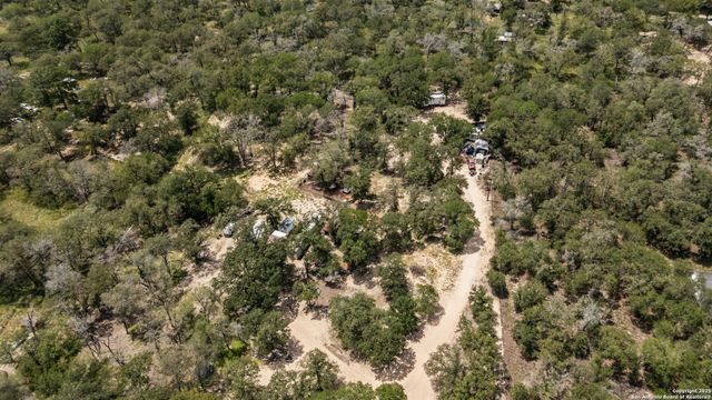 129 Kothmann Rd, La Vernia, TX 78121