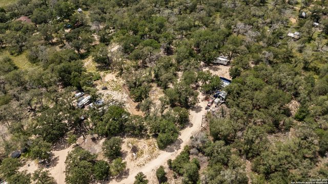 129 Kothmann Rd, La Vernia, TX 78121