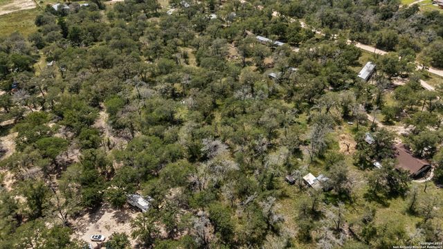 129 Kothmann Rd, La Vernia, TX 78121