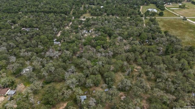 129 Kothmann Rd, La Vernia, TX 78121