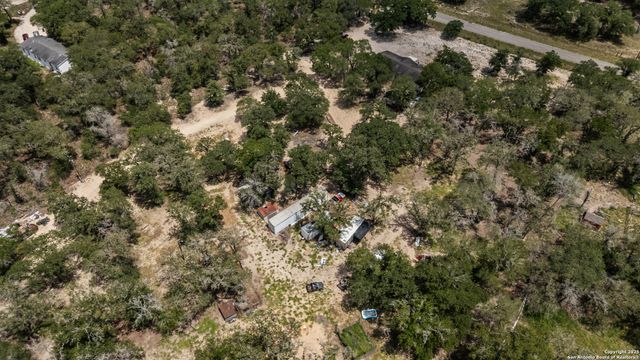 129 Kothmann Rd, La Vernia, TX 78121