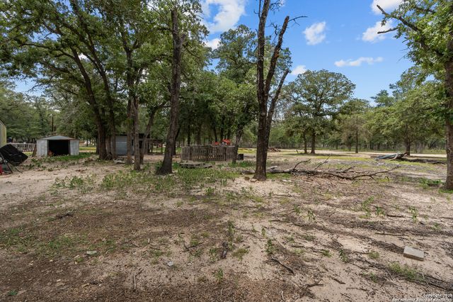 129 Kothmann Rd, La Vernia, TX 78121