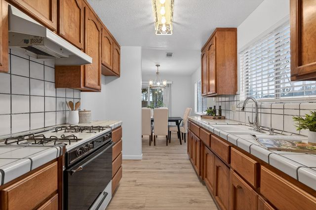 1328 Luna Ln, Stockton, CA 95206