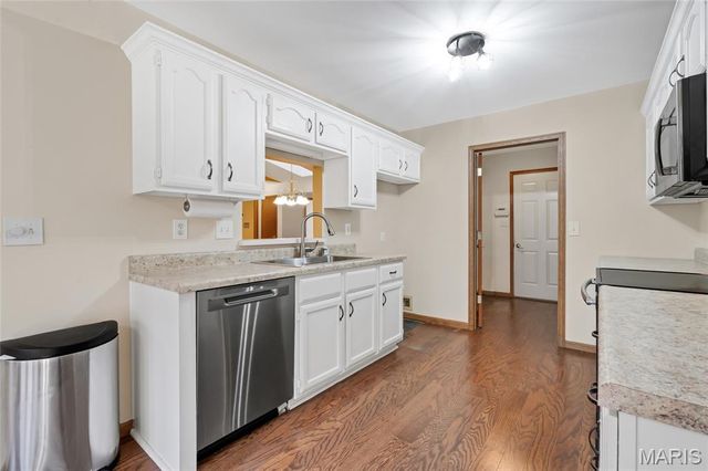 3079 Shady Oak Drive 15B, St Charles, MO 63301