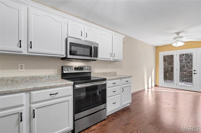 3079 Shady Oak Drive 15B, St Charles, MO 63301