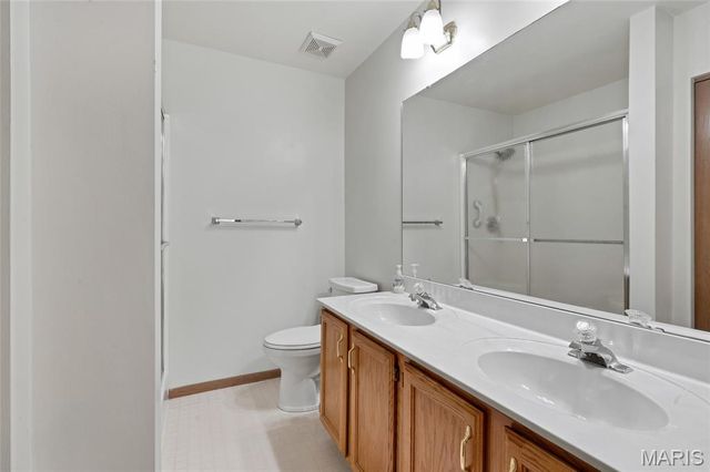 3079 Shady Oak Drive 15B, St Charles, MO 63301