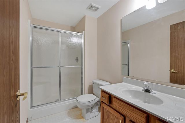 3079 Shady Oak Drive 15B, St Charles, MO 63301