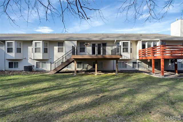 3079 Shady Oak Drive 15B, St Charles, MO 63301