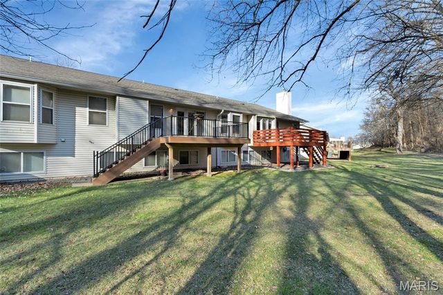 3079 Shady Oak Drive 15B, St Charles, MO 63301