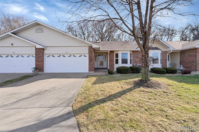 3079 Shady Oak Drive 15B, St Charles, MO 63301