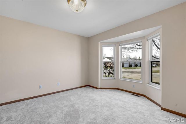 3079 Shady Oak Drive 15B, St Charles, MO 63301