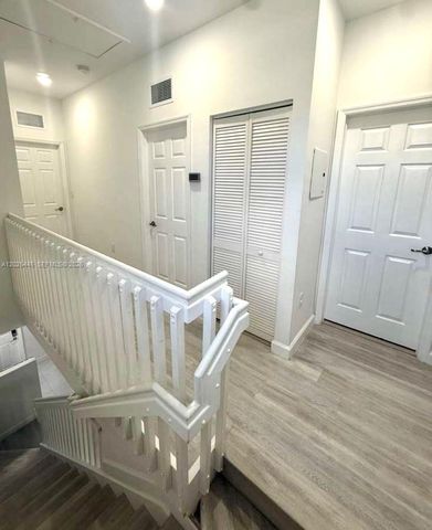 9286 W 33rd Ln, Hialeah, FL 33018