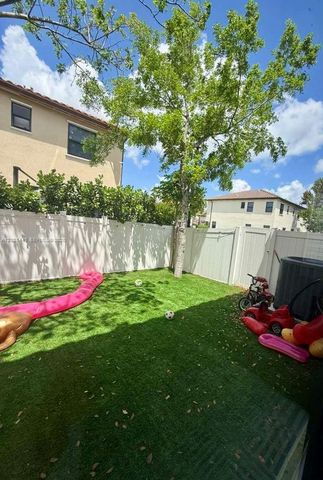 9286 W 33rd Ln, Hialeah, FL 33018