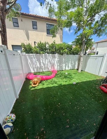 9286 W 33rd Ln, Hialeah, FL 33018