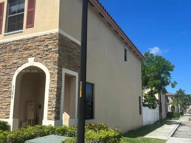 9286 W 33rd Ln, Hialeah, FL 33018
