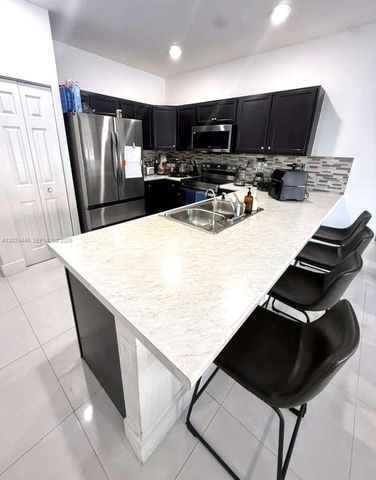 9286 W 33rd Ln, Hialeah, FL 33018