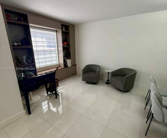 9286 W 33rd Ln, Hialeah, FL 33018