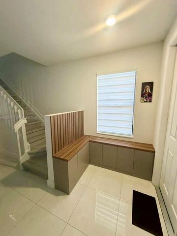 9286 W 33rd Ln, Hialeah, FL 33018
