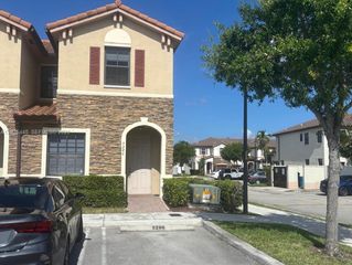 9286 W 33rd Ln, Hialeah, FL 33018