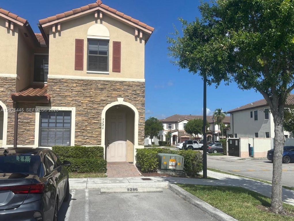 9286 W 33rd Ln, Hialeah, FL 33018