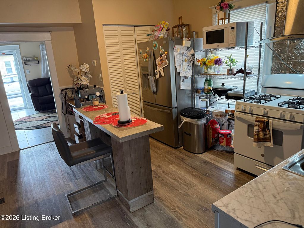 2062 Allene Ave, Louisville, KY 40217