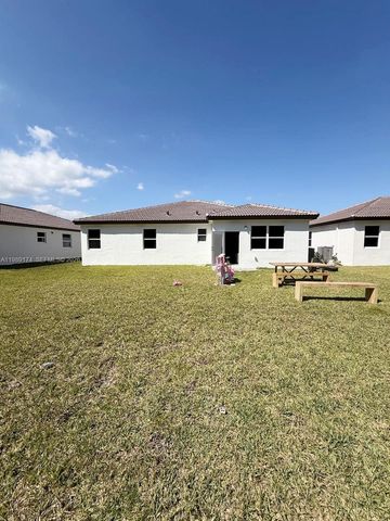 2402 SE 30th St, Homestead, FL 33035
