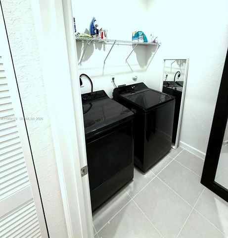 2402 SE 30th St, Homestead, FL 33035