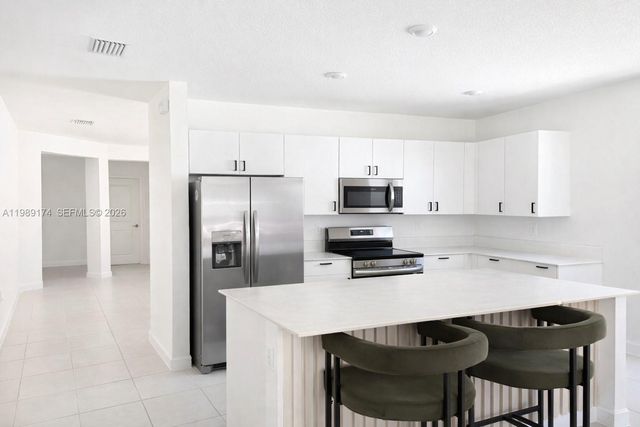 2402 SE 30th St, Homestead, FL 33035