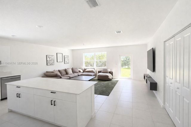 2402 SE 30th St, Homestead, FL 33035