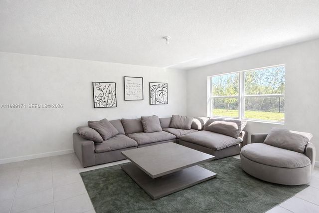 2402 SE 30th St, Homestead, FL 33035