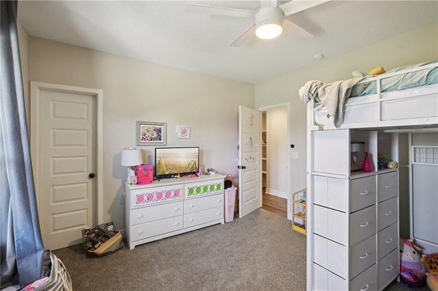 594 N Oakwood Lane, Tonganoxie, KS 66086