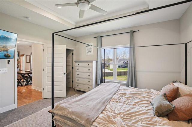 594 N Oakwood Lane, Tonganoxie, KS 66086