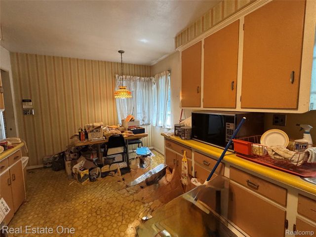 25101 W Chicago Road, Redford Charter Township, MI 48239