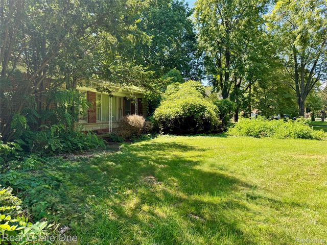 25101 W Chicago Road, Redford Charter Township, MI 48239