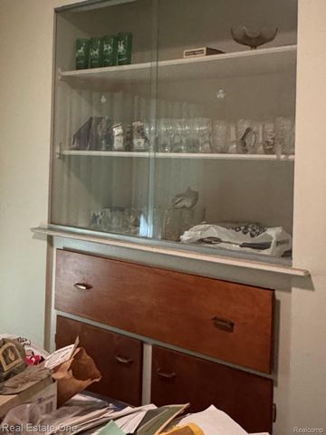 25101 W Chicago Road, Redford Charter Township, MI 48239