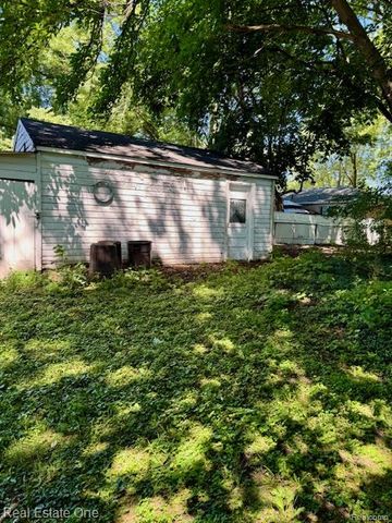 25101 W Chicago Road, Redford Charter Township, MI 48239