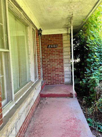 25101 W Chicago Road, Redford Charter Township, MI 48239