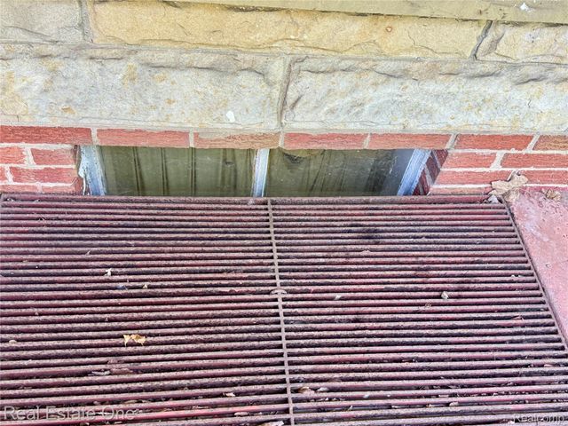 25101 W Chicago Road, Redford Charter Township, MI 48239