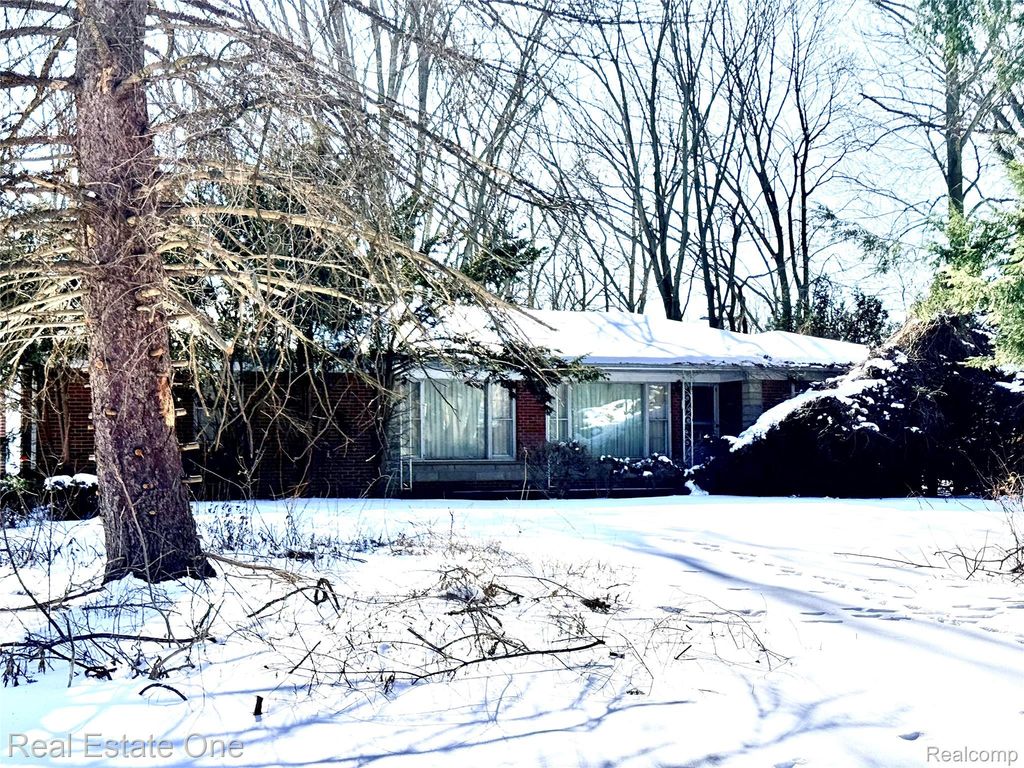 25101 W Chicago Road, Redford Charter Township, MI 48239