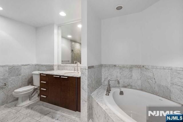 8100 River Road 706, North Bergen, NJ 07047
