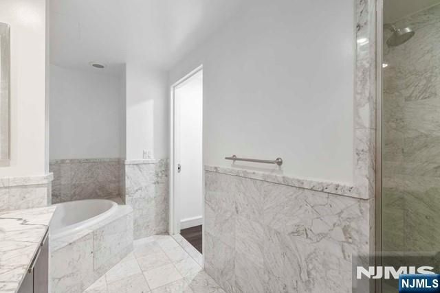 8100 River Road 706, North Bergen, NJ 07047