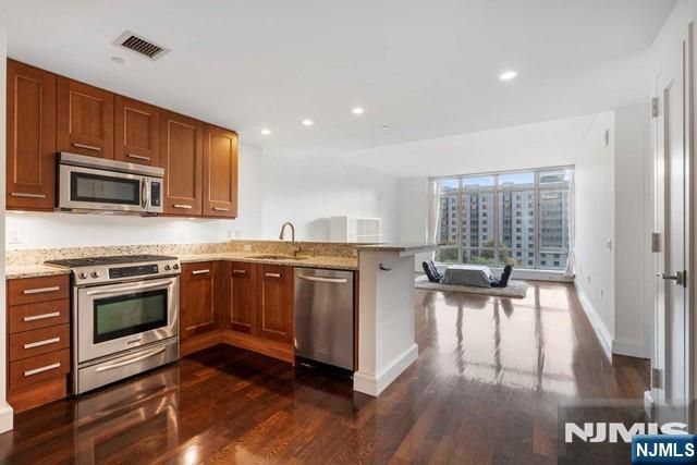 8100 River Road 706, North Bergen, NJ 07047