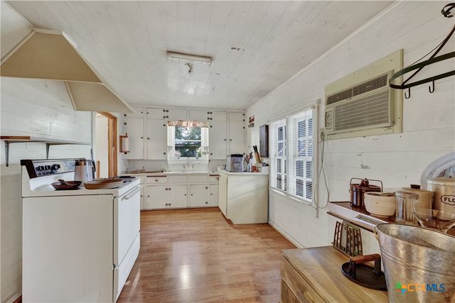 1244 W Bridge Street, New Braunfels, TX 78130
