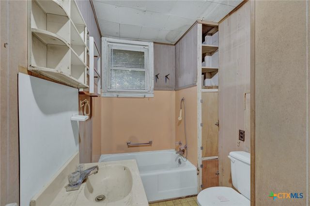 1244 W Bridge Street, New Braunfels, TX 78130