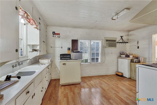 1244 W Bridge Street, New Braunfels, TX 78130