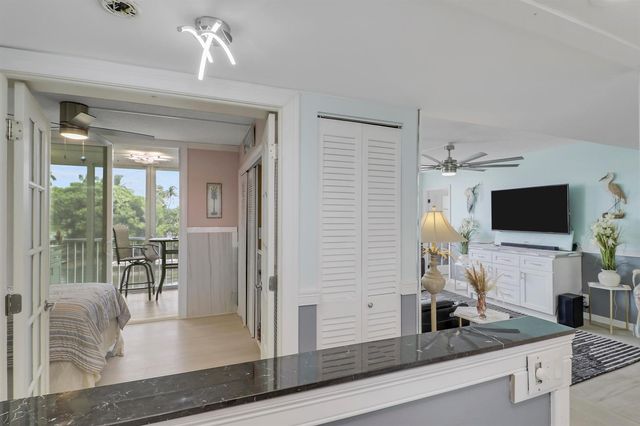 1820 New Palm Way 202, Boynton Beach, FL 33435