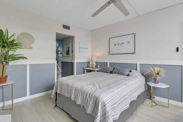 1820 New Palm Way 202, Boynton Beach, FL 33435