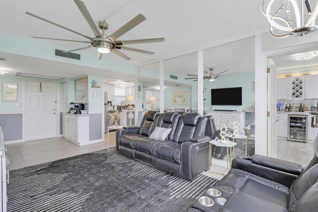 1820 New Palm Way 202, Boynton Beach, FL 33435