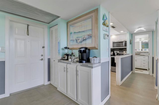 1820 New Palm Way 202, Boynton Beach, FL 33435